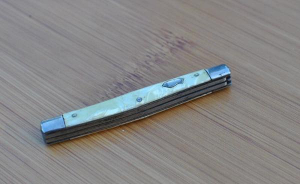 Imperial 2 Blade Serpentine 2 3/4" Closed Cracked Ice Rare Tang Stamp Imperial/Stainless/USA