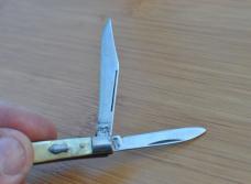 Imperial 2 Blade Serpentine 2 3/4" Closed Cracked Ice Rare Tang Stamp Imperial/Stainless/USA