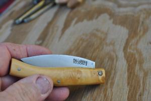 Pallares Solsona Spain Local Hardwood Handle 4" Closed Mint Leaf Blade Tight Loud both ways 1/2 Stop
