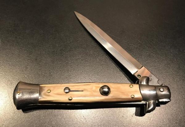 NEW - Italian 9" Stiletto, Honey Horn Scales NEW - Italian 9" Stiletto, Honey Horn Scales