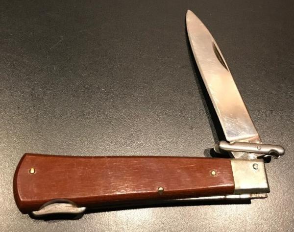 Vintage 1970s C.K. Italy Manual Swing-Guard Lockback Vintage 1970s C.K. Italy Manual Swing-Guard Lockback