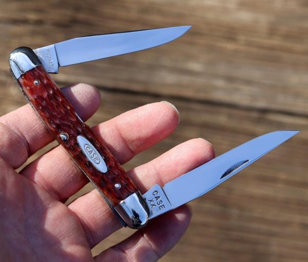 Unused Case XX Muskrat knife. Snaps, no cracks. Factory blades from 1940’s. Mint. Rare, like new