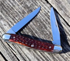 Unused Case XX Muskrat knife. Snaps, no cracks. Factory blades from 1940’s. Mint. Rare, like new