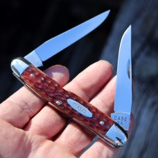 Unused Case XX Muskrat knife. Snaps, no cracks. Factory blades from 1940’s. Mint. Rare, like new
