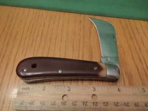 Queen Delrin Handle Liner Lock Hawk Bill 