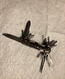 100 year old multiblade 18 blades tools 9 backsprings