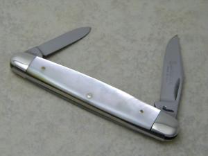 Queen Steel #4 USA Pearl Sleeveboard Pen Knife c.1970's