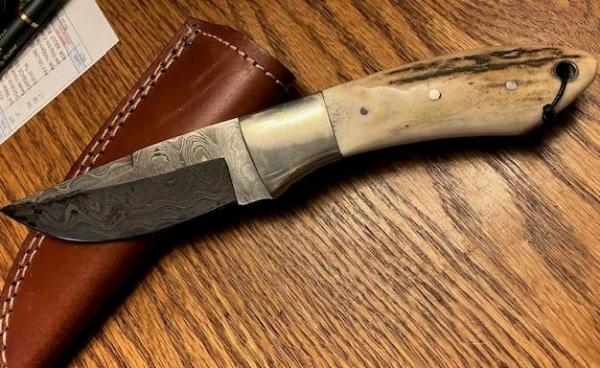 UNMARKED CUSTOM STAG AND SHEATH