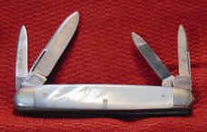 VINTAGE VOM CLEFF & CO - LION CUTLERY WARRANTED 4 BLADE SWELLCENTER KNIFE 1885-1926 GENUINE PEARL VINTAGE VOM CLEFF & CO - LION CUTLERY WARRANTED 4 BLADE SWELLCENTER KNIFE 1885-1926 GENUINE PEARL