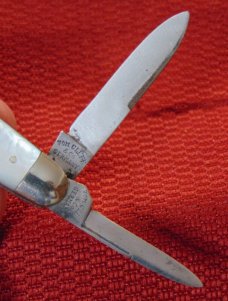 VINTAGE VOM CLEFF & CO - LION CUTLERY WARRANTED 4 BLADE SWELLCENTER KNIFE 1885-1926 GENUINE PEARL VINTAGE VOM CLEFF & CO - LION CUTLERY WARRANTED 4 BLADE SWELLCENTER KNIFE 1885-1926 GENUINE PEARL