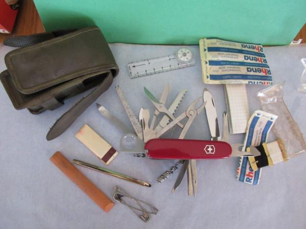 Victorinox Swiss Champ Survival Kit 