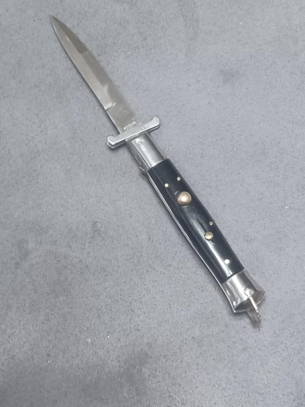 8 3/4" Black Rizzuto.