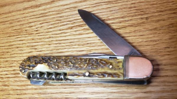 Hubertus Stag Knife, Solingen Germany, Lockback, 4 Blades, Beautiful Stag, Lightly Used & Sharpened. Hubertus Stag Knife, Solingen Germany, Lockback, 4 Blades, Beautiful Stag, Lightly Used & Sharpened.