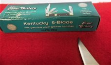 FROST CUTLERY KENTUCKY 5 BLADE IN BOX YEAR UNKNOWN UNUSED FROM STORAGE WORM GROOVE SCALES FROST CUTLERY KENTUCKY 5 BLADE IN BOX YEAR UNKNOWN UNUSED FROM STORAGE WORM GROOVE SCALES