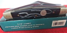 FROST CUTLERY KENTUCKY 5 BLADE IN BOX YEAR UNKNOWN UNUSED FROM STORAGE WORM GROOVE SCALES FROST CUTLERY KENTUCKY 5 BLADE IN BOX YEAR UNKNOWN UNUSED FROM STORAGE WORM GROOVE SCALES
