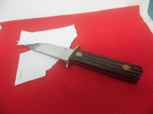 8-1/4" HUNTING KNIFE NO NAME RAZOR SHARP UNUSED? POOR STORAGE