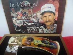 IN MEMORY OF DALE EARNHARDT #3 LOCKBACK KNIFE IN WOOD BOX 