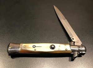Renzo B. Italian 9" Stiletto, Honey Horn Scales