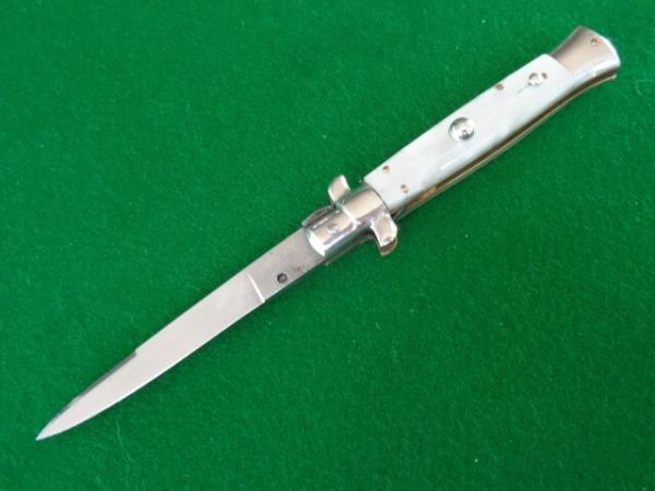 RARE M. Italy Inox in an Oval 20cm (8") PICK LOCK Imitation Pearl Pearlex Scales NICE ! RARE M. Italy Inox in an Oval 20cm (8") PICK LOCK Imitation Pearl Pearlex Scales NICE !