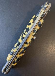 NOS SKM 23CM-9 INCH BAYONET BUMBLEBEE LUCITE 