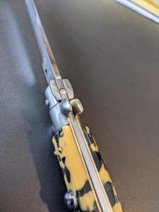 NOS SKM 23CM-9 INCH BAYONET BUMBLEBEE LUCITE 