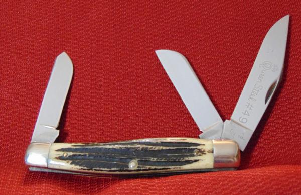 QUEEN STEEL # 49 BIG STOCKMAN 1958 – 1960 TANG STAMP IS Q STEEL ETCHED BLADE WINTERBOTTOM BONE QUEEN STEEL # 49 BIG STOCKMAN 1958 – 1960 TANG STAMP IS Q STEEL ETCHED BLADE WINTERBOTTOM BONE