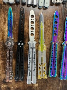 Lot of 20 Butterfly Balisong Trainer Knives Lot of 20 Butterfly Balisong Trainer Knives