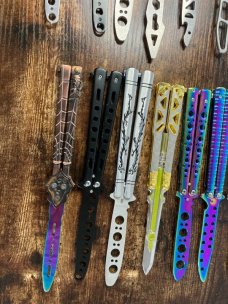 Lot of 20 Butterfly Balisong Trainer Knives Lot of 20 Butterfly Balisong Trainer Knives