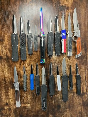Lot of 20 Automatic Knives