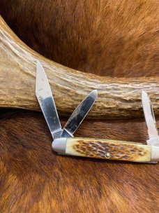 Craftsman USA., 9487, 3 Blade Pocket Knife, Jigged Bone Handles, 3 1/8" Craftsman USA., 9487, 3 Blade Pocket Knife, Jigged Bone Handles, 3 1/8"
