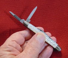 VINTAGE HILGER & SONS CELEBRATED CUTLERY GENUINE CARVED PEARL FACTORY SAMPLE KNIFE 1858-1890 VINTAGE HILGER & SONS CELEBRATED CUTLERY GENUINE CARVED PEARL FACTORY SAMPLE KNIFE 1858-1890