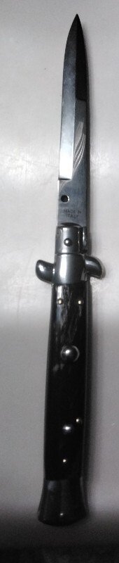 9.0" Frank Beltrame Switchblade Buffalo Horn 9.0" Frank Beltrame Switchblade Buffalo Horn