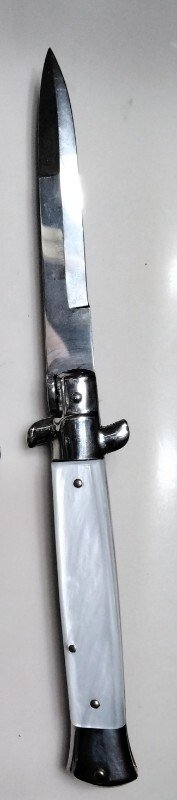 9.0" Frank Beltrame Switchblade Buffalo Horn 9.0" Frank Beltrame Switchblade Buffalo Horn