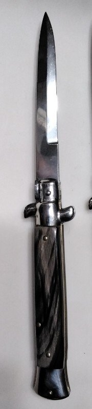 9.0" Frank Beltrame Switchblade Buffalo Horn 9.0" Frank Beltrame Switchblade Buffalo Horn