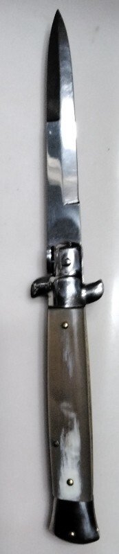 9.0" Frank Beltrame Switchblade Buffalo Horn 9.0" Frank Beltrame Switchblade Buffalo Horn
