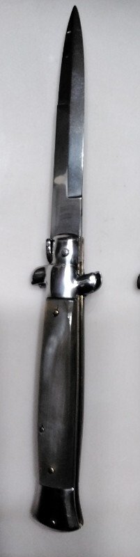9.0" Frank Beltrame Switchblade Buffalo Horn 9.0" Frank Beltrame Switchblade Buffalo Horn