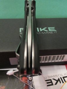 Ruike Flipper Textured Green & Black G-10 Handle Folding Model P841 Ruike Flipper Textured Green & Black G-10 Handle Folding Model P841