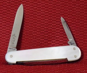  VINTAGE  JUNKERWERKS OLHLIGS SOLINGEN (LINDERS) FACTORY SAMPLE GENTS KNIFE  GEN. PEARL NO GERMANY 