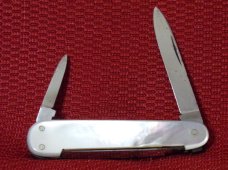 VINTAGE JUNKERWERKS OLHLIGS SOLINGEN (LINDERS) FACTORY SAMPLE GENTS KNIFE GEN. PEARL NO GERMANY VINTAGE JUNKERWERKS OLHLIGS SOLINGEN (LINDERS) FACTORY SAMPLE GENTS KNIFE GEN. PEARL NO GERMANY