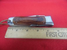 4-1/2" MASTER KNIVES CENTER LOCK GOOD EDGE WOOD SCALES LANYARD SLIGHTLY USED 4-1/2" MASTER KNIVES CENTER LOCK GOOD EDGE WOOD SCALES LANYARD SLIGHTLY USED