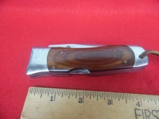 4-1/2" MASTER KNIVES CENTER LOCK GOOD EDGE WOOD SCALES LANYARD SLIGHTLY USED 4-1/2" MASTER KNIVES CENTER LOCK GOOD EDGE WOOD SCALES LANYARD SLIGHTLY USED