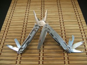 LEATHERMAN RV MULTI-TOOL PORTLAND, OREGON UNUSED IN EXCELLENT UNMARKED CONDITION WITH 14 TOTAL TOOLS