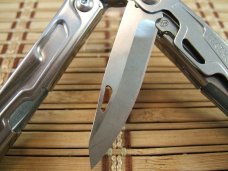 LEATHERMAN RV MULTI-TOOL PORTLAND, OREGON UNUSED IN EXCELLENT UNMARKED CONDITION WITH 14 TOTAL TOOLS
