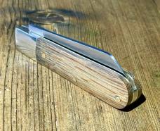 A. Wright & Son, Traditional BARLOW-LAMBSFOOT with English Oak scales and Lambsfoot Blade. A. Wright & Son, Traditional BARLOW-LAMBSFOOT with English Oak scales and Lambsfoot Blade.