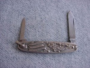 Antique BUFFALO BILL & PAHASKA TEPEE, LOOKOUT MOUNTAIN Embossed Handle VOOS Pocket Knife
