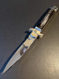 AKC Leverletto by Bill DeShivs Slim Leverlock 20cm - 8” Brazilian Horn AKC Leverletto by Bill DeShivs Slim Leverlock 20cm - 8” Brazilian Horn