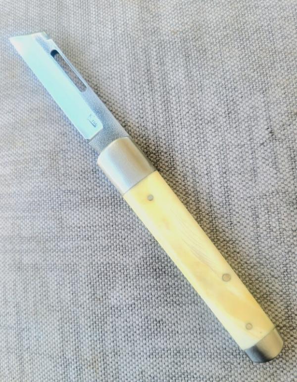 Klassic K'roo Warthog Tusk Ivory Scagel Cut Sheepsfoot Sleeveboard...N690..3.8 closed..coa/slip