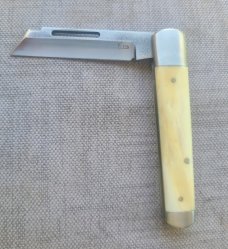 Klassic K'roo Warthog Tusk Ivory Scagel Cut Sheepsfoot Sleeveboard...N690..3.8 closed..coa/slip