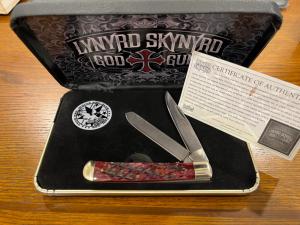 United Cutlery Lynyrd Skynyrd God & Guns Commerative Trapper Pocket Knife