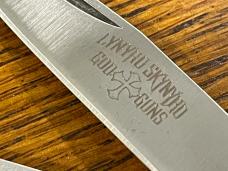 United Cutlery Lynyrd Skynyrd God & Guns Commerative Trapper Pocket Knife United Cutlery Lynyrd Skynyrd God & Guns Commerative Trapper Pocket Knife